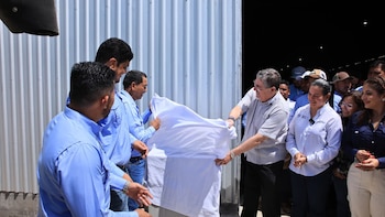 Gobierno inaugura centro de acopio de maíz, en Las Cruces, Péten