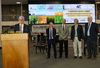 Julián Domínguez, ayer junto a