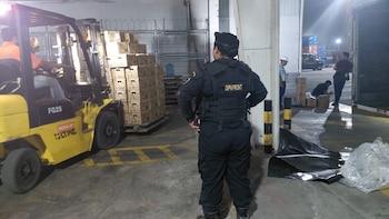 Hondureño es capturado con millonario cargamento de licor y cerveza ilegal en Guatemala