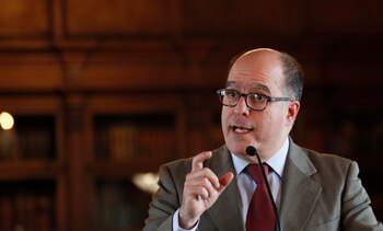 En la imagen, el opositor