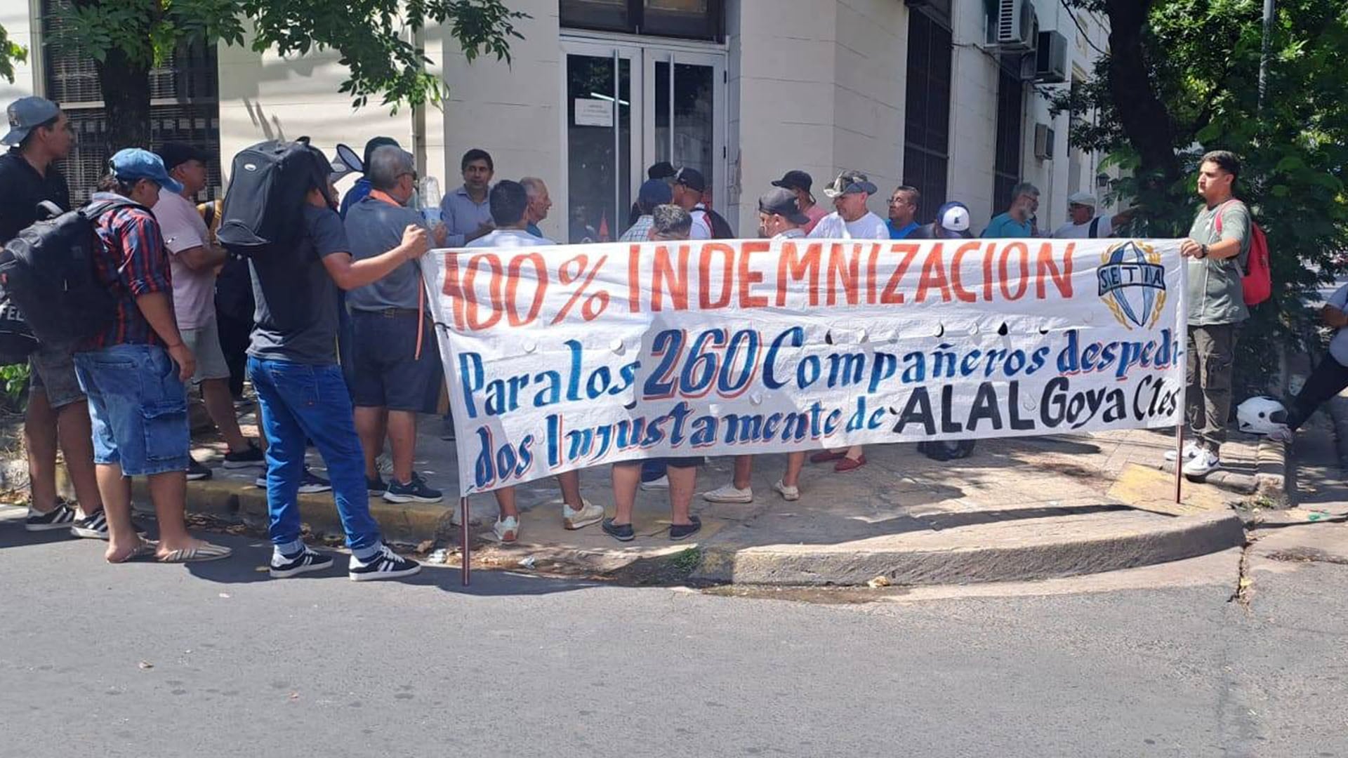 Movilización frente a la secretaría de trabajo de trabajadores de ALAL