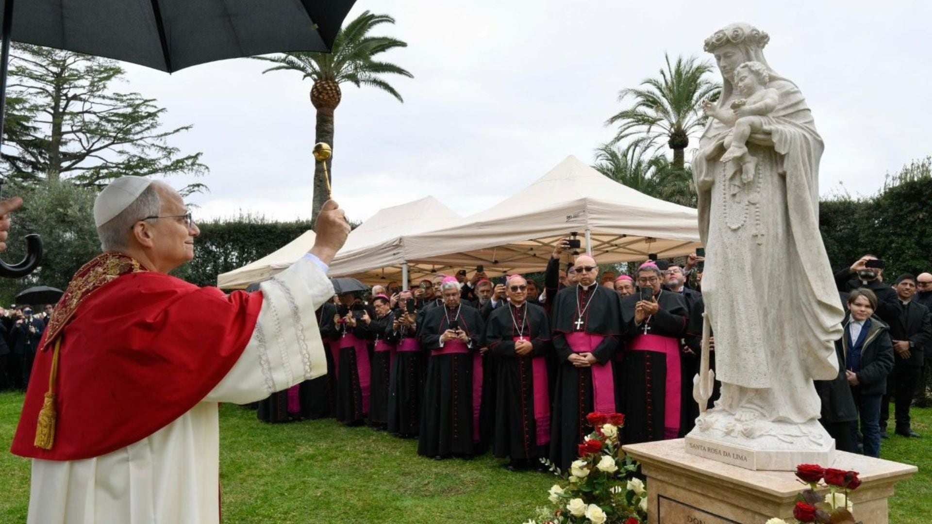 El Papa bendice la imagen de Santa Rosa de Lima en el Vaticano | (@Vatican Media)