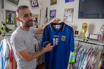 Como le regaló en mano