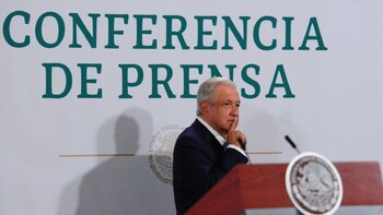 AMLO arremete contra normalistas que