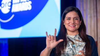 Peruana creó una plataforma con IA para aprender lengua de señas tras presenciar una escena que marcó su vida