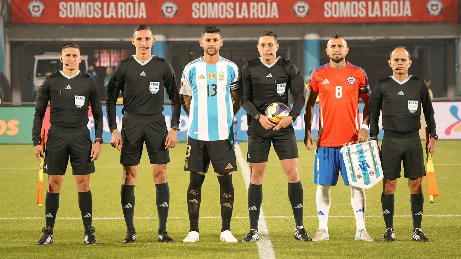 El Cuti Romero lució la cinta de capitán en el choque ante Chile (@cutiromero2)