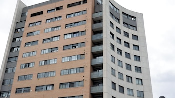 La oferta de alquiler permanente sigue cayendo en las zonas declaradas tensionadas, según idealista