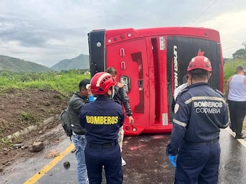 Se volcó bus de Coostransmayo