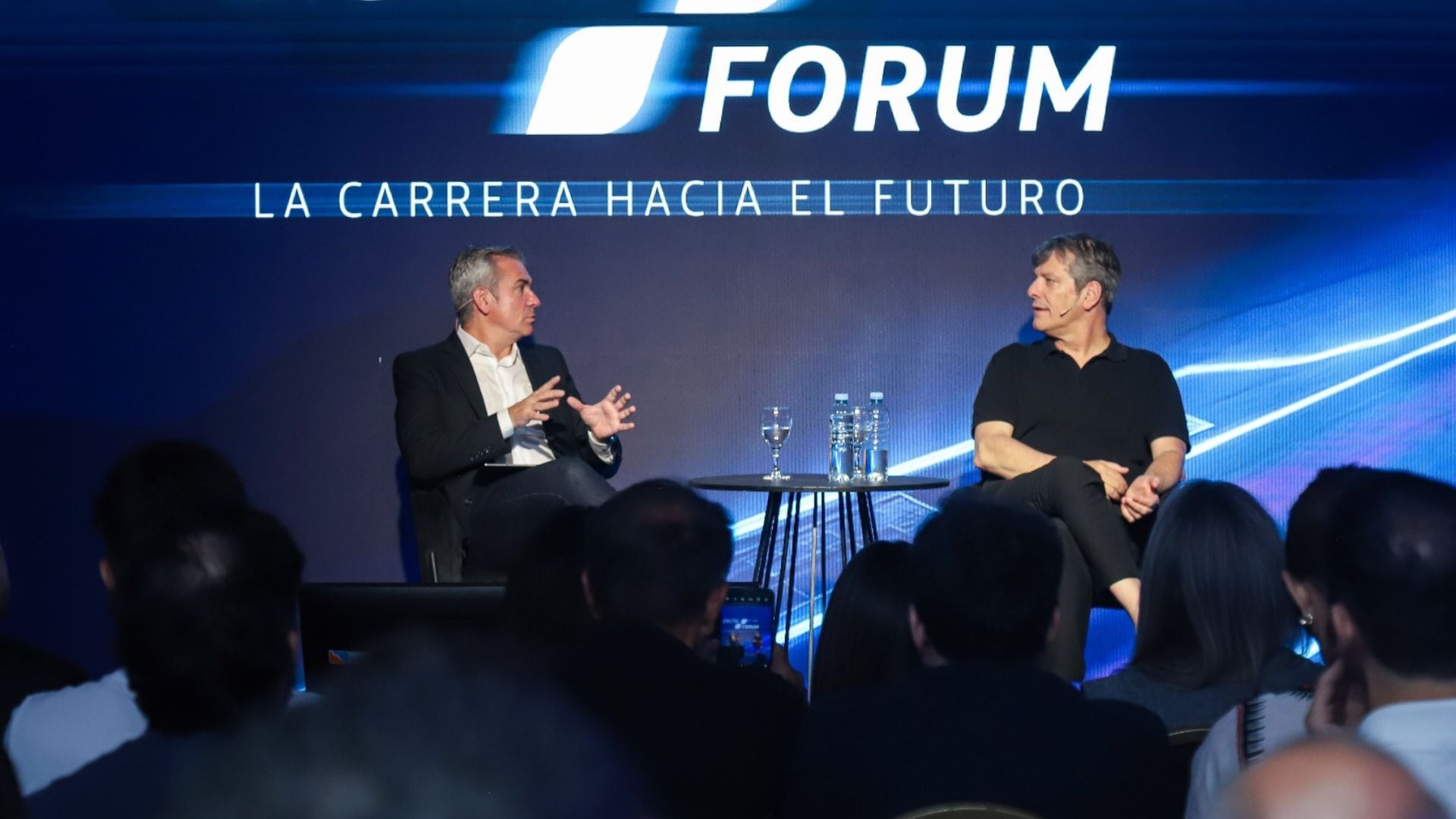 Adrián Puente y Mario Pergolini en el Movistar Digital Forum Argentina 2025 (Movistar)