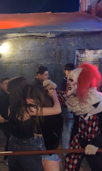 Varias personas salieron huyendo al