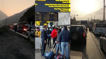 秘鲁的复活节始于航班取消、道路封锁和车辆混乱