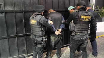 La Policía Nacional Civil confirmó que Alexander R., Jairon A. y un menor de 17 años fueron capturados por su presunta relación con el crimen organizado.(Cortesía: PNC de Guatemala)