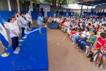 La remodelación genera empleo local, apoyando la economía de las familias del distrito.