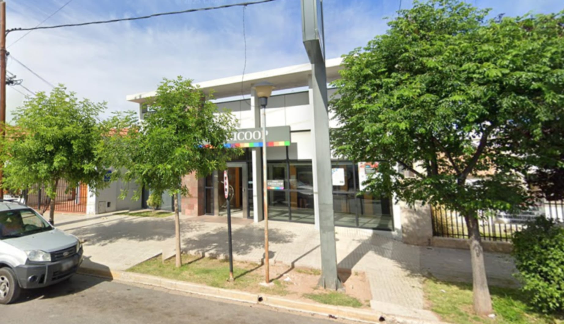 La sucursal Cutral Co del Banco Credicoop que fue robada por una pareja que fue detenida (Google Maps)