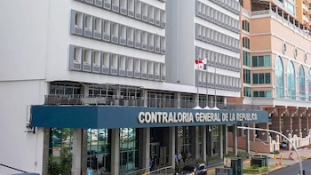Demandan en Panamá decreto usado por la Contraloría para enviar a funcionarios a licencia sin sueldo