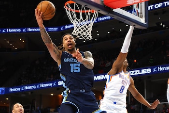 El alero de Memphis Grizzlies Brandon Clarke en acción durante un partido de la temporada regular de la NBA ante Oklahoma City Thunder (Petre Thomas-Imagn Images)