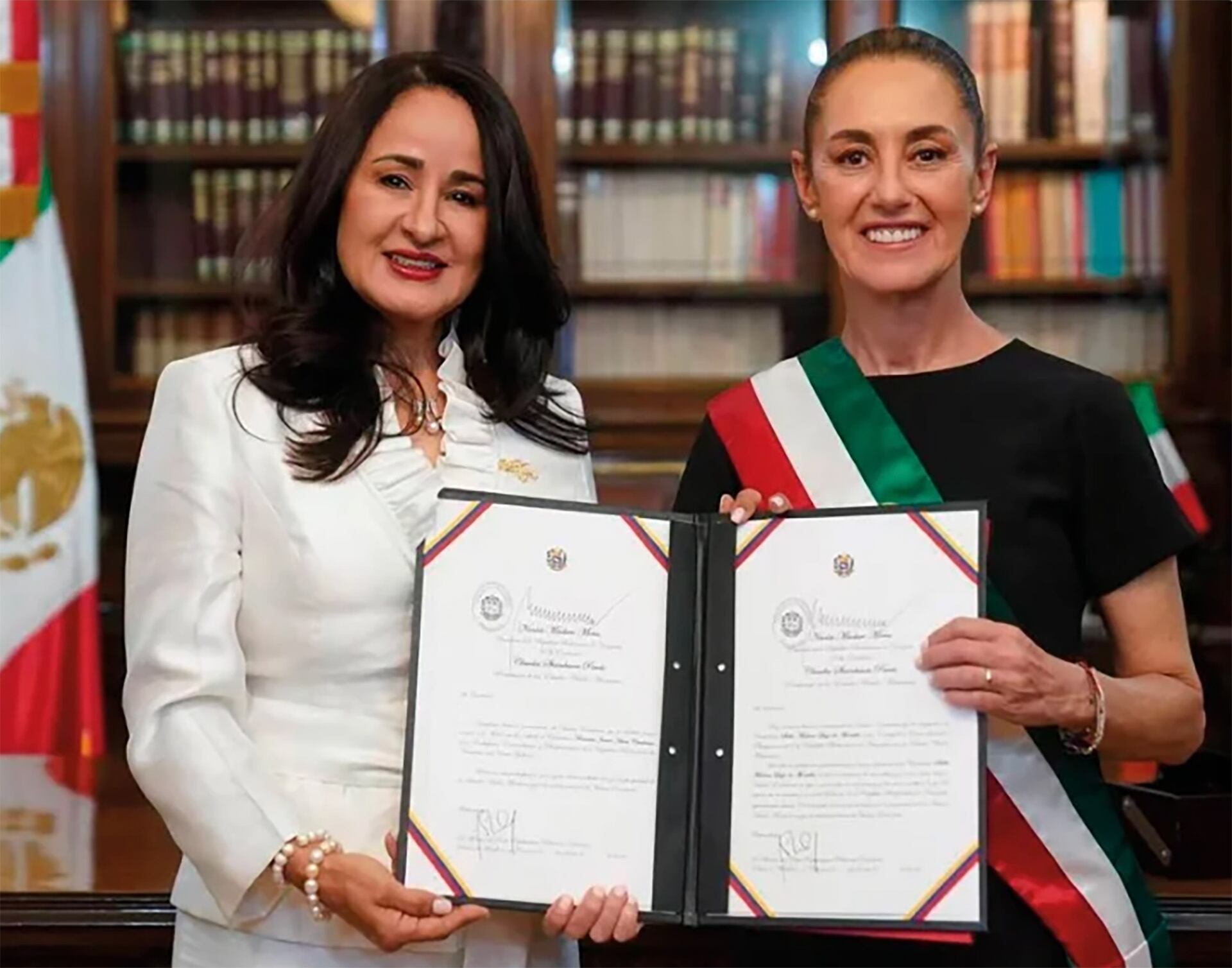 Stella Lugo de Montilla con la presididenta de Mexico, Claudia Sheinbaum Pardo