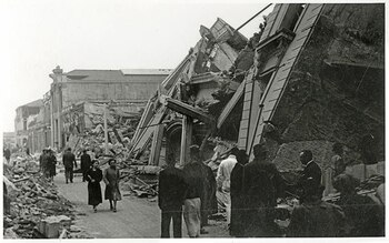 Aunque se calculan alrededor de 30 mil muertos por el sismo, solo se identificaron a poco más de 5 mil victimas. (Archivo Fotográfico y Digital de la Biblioteca Nacional de Chile).