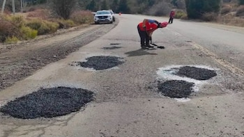 Los intendentes de Bariloche y El Bolsón reclamaron al Gobierno el reasfaltado total de la Ruta 40