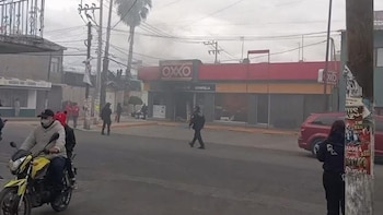 Reportan quema de dos tiendas