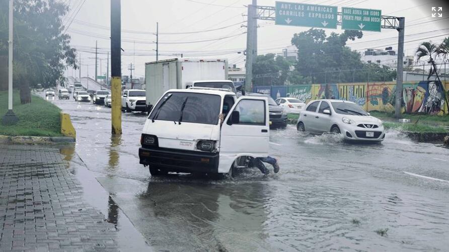 Las autoridades recomiendan seguir las indicaciones y llamar a los números habilitados para reportar emergencias. /(Diario Libre)