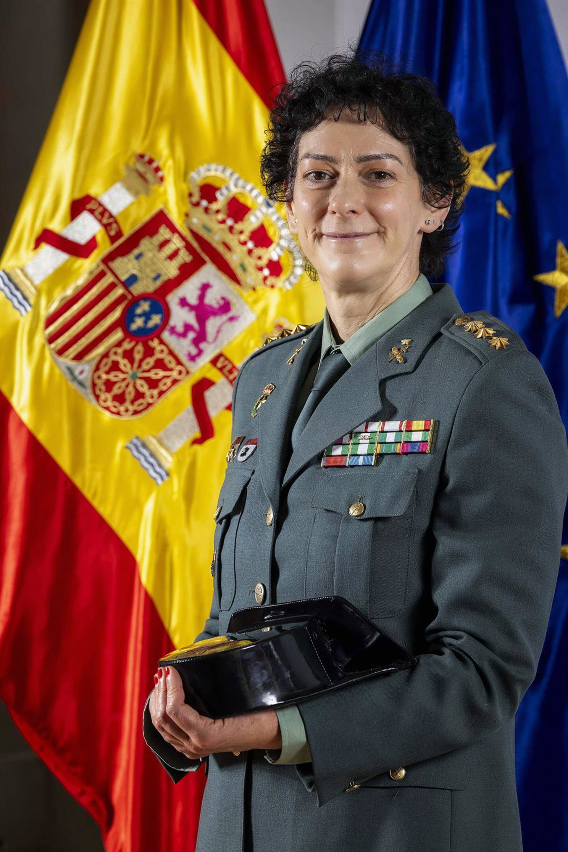 Sánchez ve el ascenso de Gimeno Durán, primera mujer coronel de la Guardia Civil, como un paso hacia la «igualdad real»