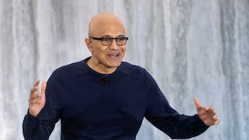 Satya Nadella, CEO de Microsoft, propone un modelo humano - IA para que las empresas sean dueñas de su aprendizaje