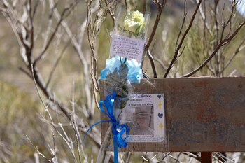 Flores dejadas por la familia
