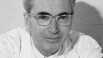 Frankl planteaba que no siempre podemos cambiar las circunstancias, pero sí la actitud con la que respondemos ante ellas. (Wikipedia)
