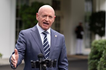 Senador Mark Kelly, demócrata por