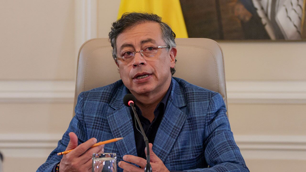 El presidente Gustavo Petro estaría cometiendo un delito al revelar la historia clínica de Kevin Acosta - crédito Presidencia/Joel González