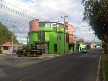 El Ministerio Público de Guatemala solicitó declarar a favor del Estado un total de 26.900 dólares decomisados a un presunto líder pandillero.