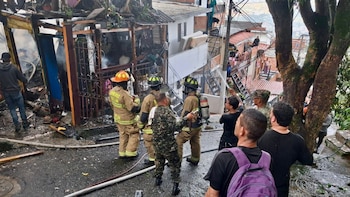 Incendio en Medellín consumió dos viviendas y dejó dos personas heridas