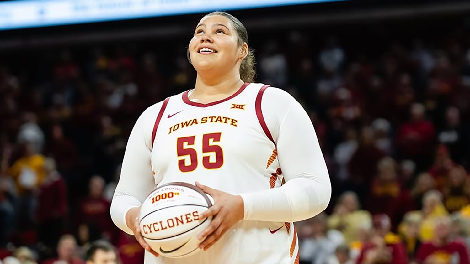 Audi Crooks juega con el 55 en honor a su padre