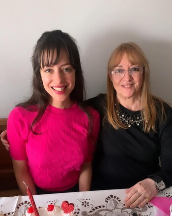 Camila Velasco con su mamá