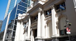 El dólar oficial cerró en $1.400 y los operadores aseguran que hubo ventas oficiales en el mercado