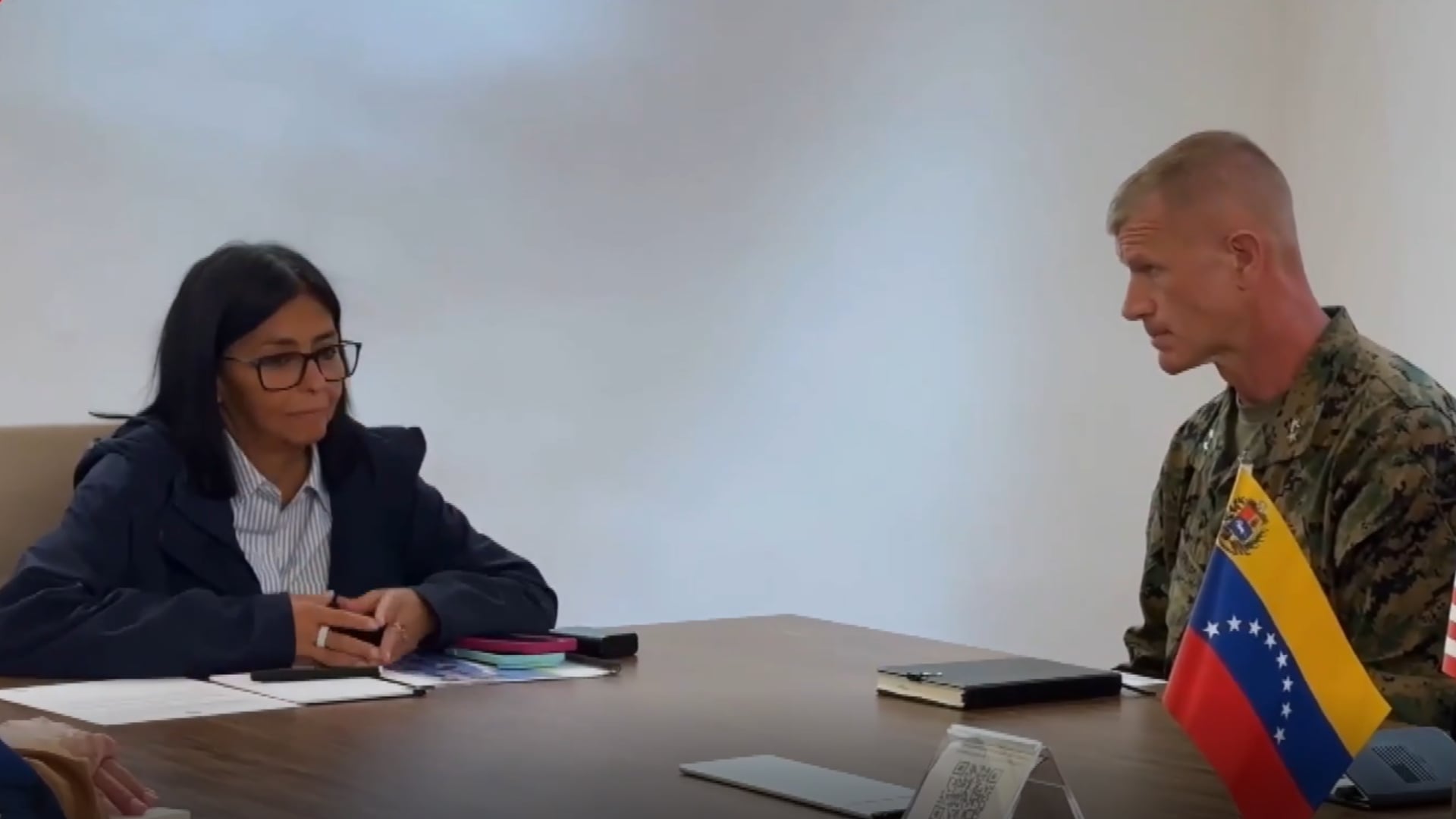 Delcy Rodríguez se reunió con Kevin Jarrard y diplomáticos de EEUU para coordinar las labores de rescate tras los terremotos (Captura de VTV)