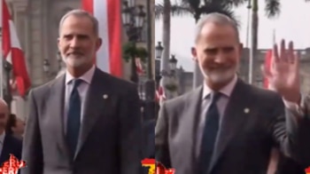 Felipe VI vivió un momento especial cuando una niña lo saludó con naturalidad y él respondió con una sonrisa y un gesto cercano. TikTok