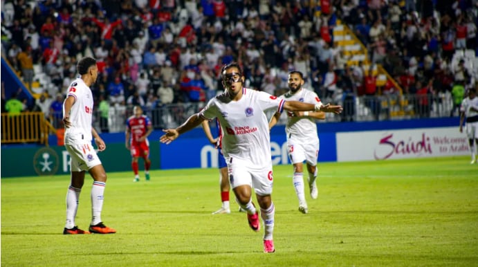 El técnico uruguayo señaló una disparidad de criterios en las decisiones de los jueces durante la primera mitad.(Cortesía: Concacaf)