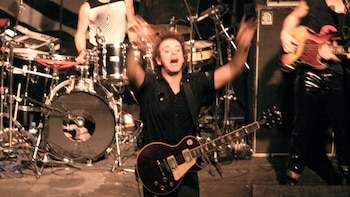 Gustavo Cerati en pleno show