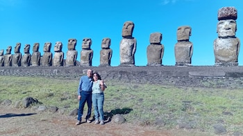 Volcanes dormidos, el mito familiar de Mako y la danza silenciosa por la autonomía: una inolvidable travesía silver en Rapa Nui