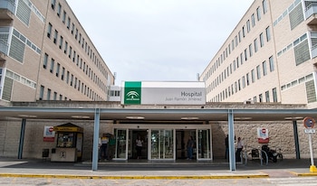 Entrada del Hospital Juan Ramón