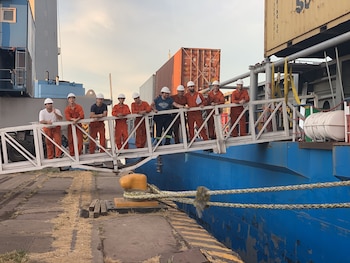 Interactuamos con autoridades políticas de