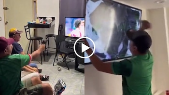 De disparos a la TV a golpes contra la pared: los videos más polémicos de aficionados tras eliminación de México