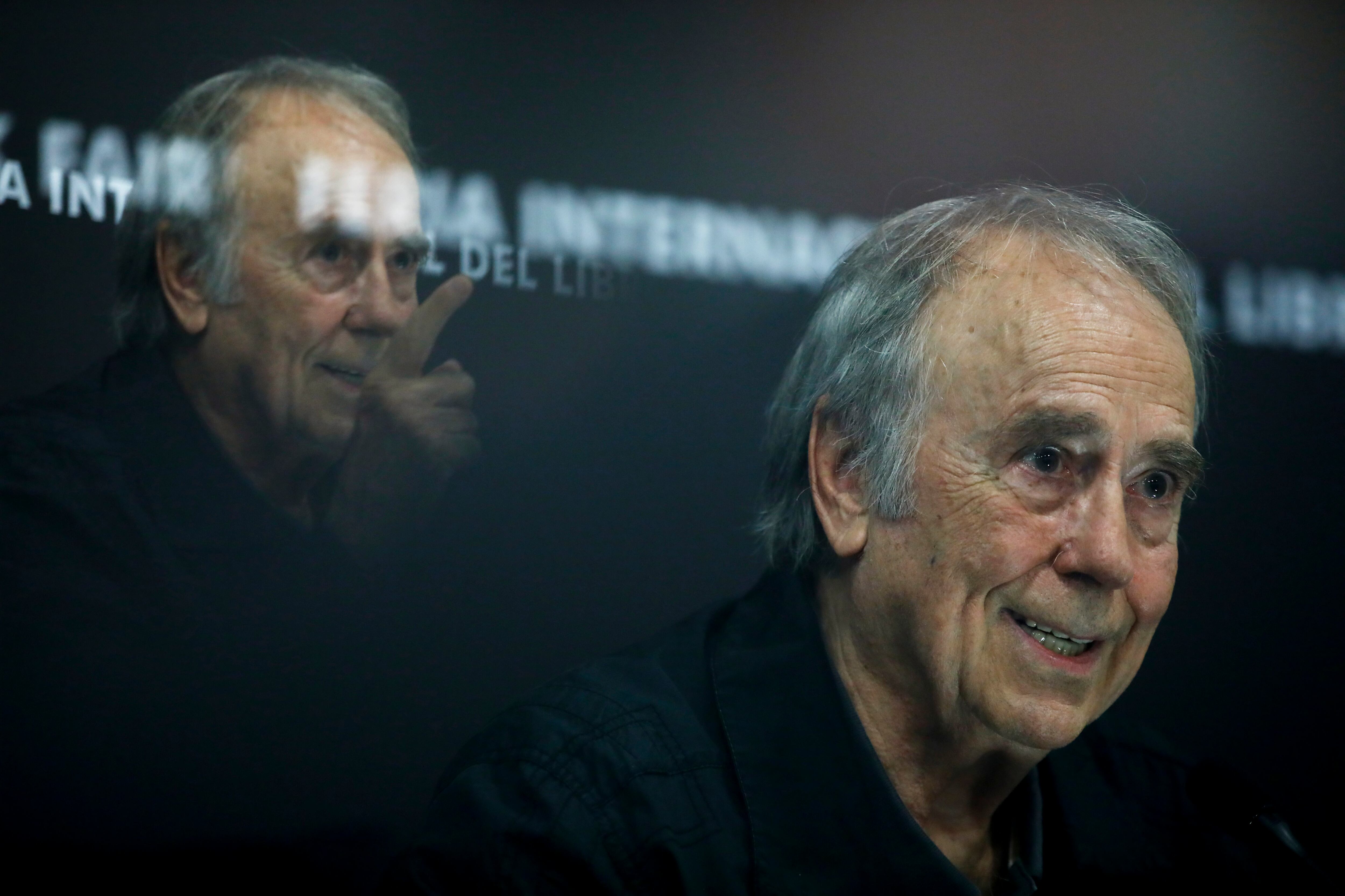 El cantante catalán destaca la importancia de la música como arte que acompaña a los seres humanos desde el nacimiento hasta la muerte. Serrat, de 81 años, participa como figura estelar de la delegación de Barcelona, ciudad invitada de honor en la FIL de Guadalajara