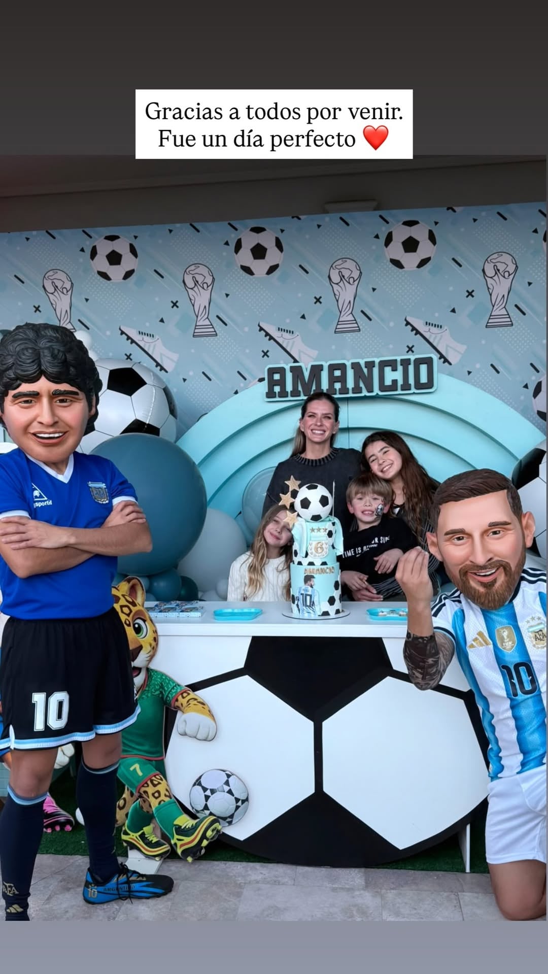 Las historias de Instagram de la China Suárez mostraron a Amancio rodeado de sus hermanas, Rufina Cabré y Magnolia Vicuña, y de sus amigos