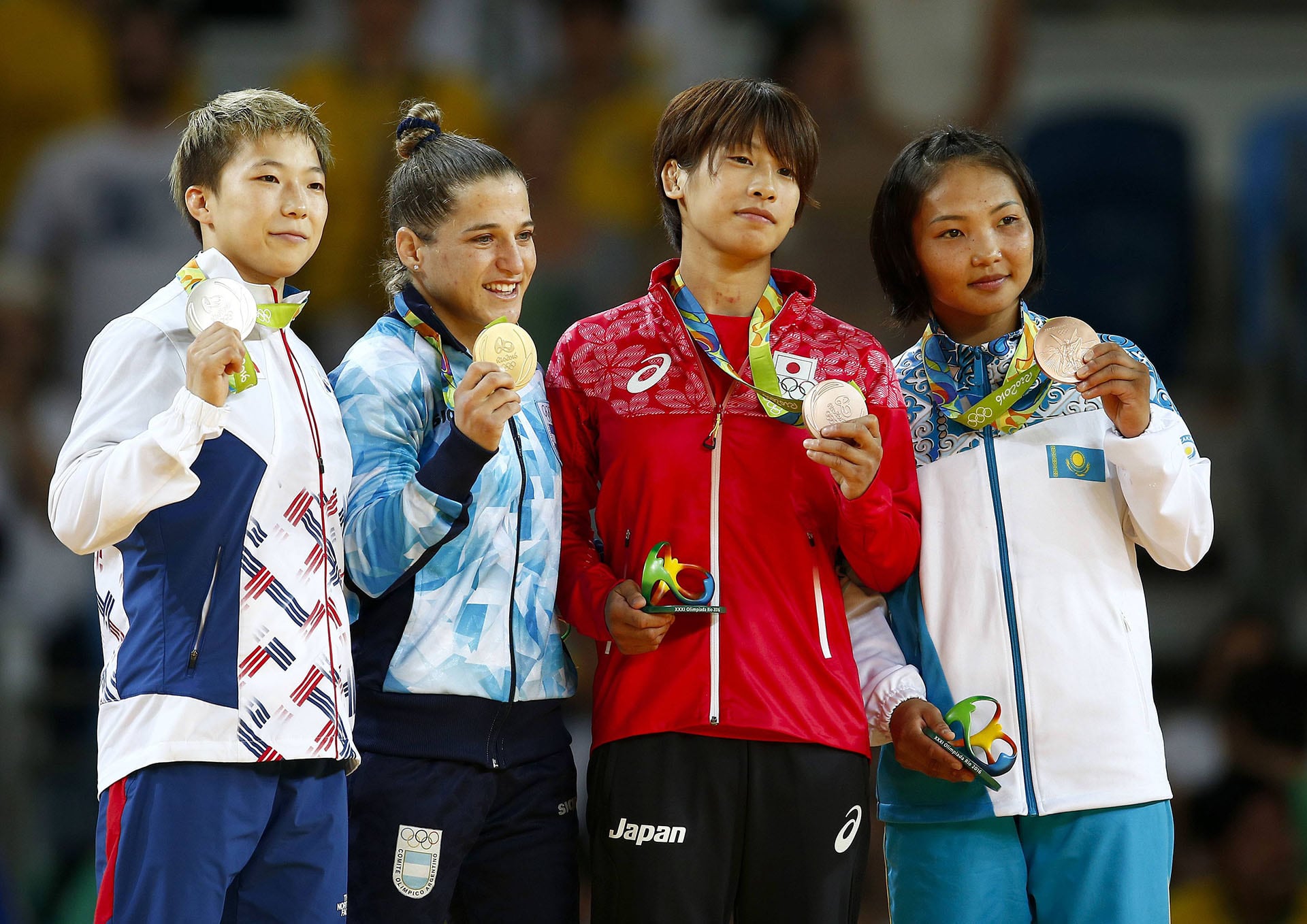 Una argentina en la cima del deporte mundial. Ahí está Pareto con su medalla de oro en el podio del judo de los Juegos Olímpicos