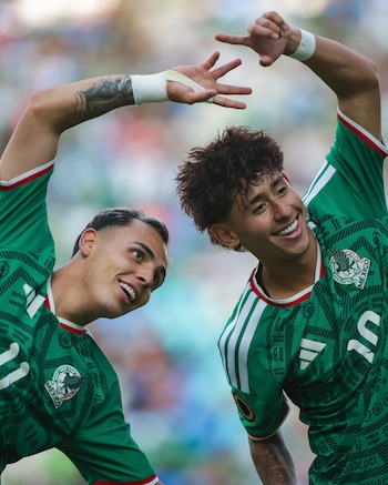La FMF usa como argumento de defensa a las filiales de Chivas y Cruz Azul, que fungen semilleros Sub-23. (X)