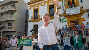 Feijóo pide a votantes socialistas respaldar a Moreno para forzar "un cambio en el PSOE" frente al "sanchismo"