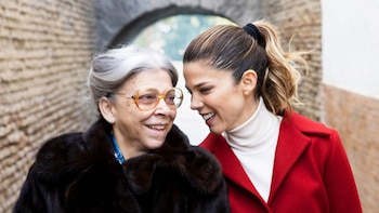 Juana Acosta y Kiti Mánver en la película 'El inconveniente', ahora en Netflix